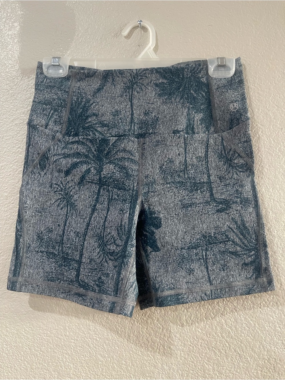 Maaji palm tree spandex short women’s large